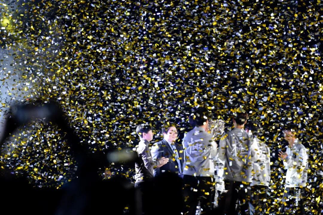 LPL季后赛晋级形势明朗，今天将会见分晓！